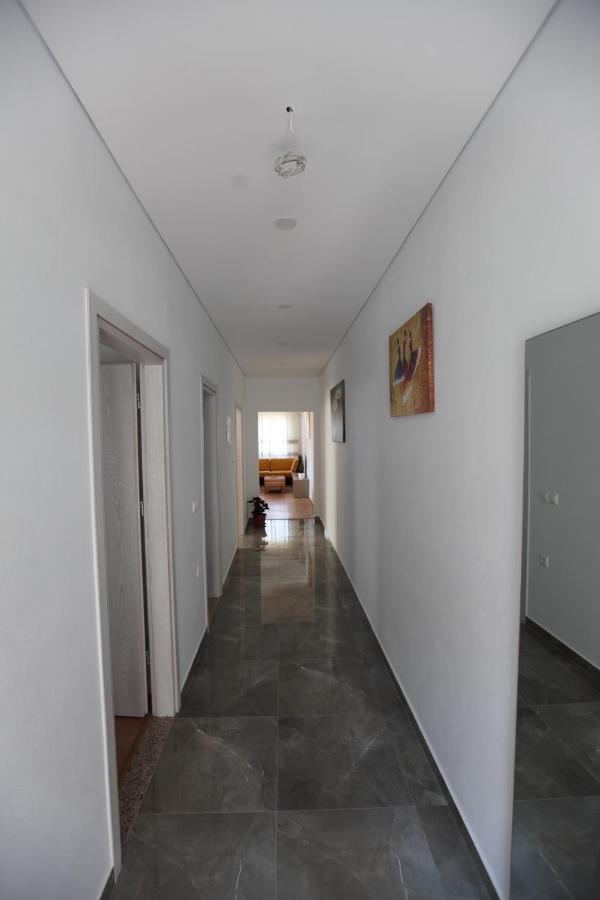 סרנדה Mane Apartments מראה חיצוני תמונה