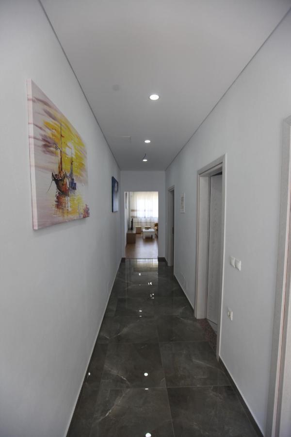 סרנדה Mane Apartments מראה חיצוני תמונה